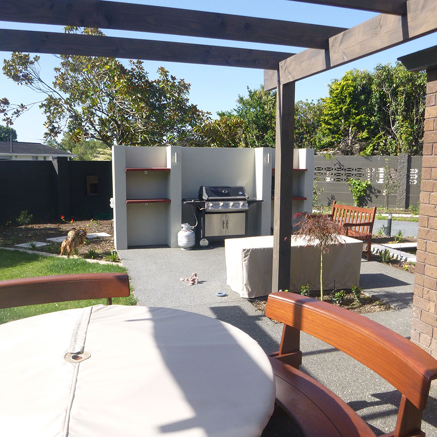 Kwila deck with block and plaster raised garden beds