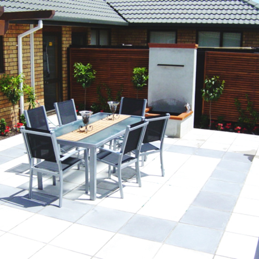 Small courtyard with water feature
