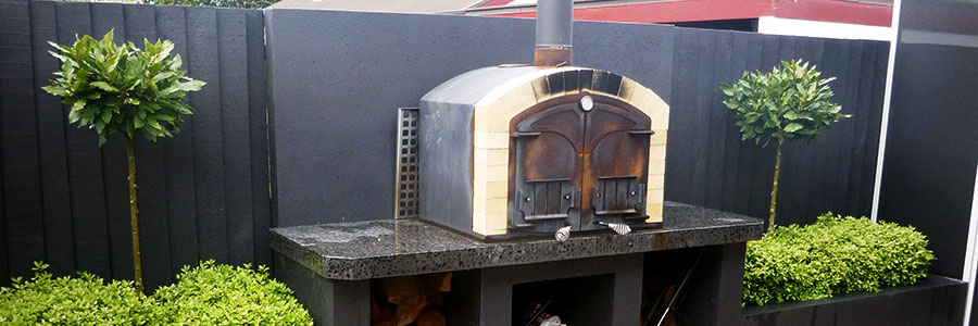 Outdoor pizza oven